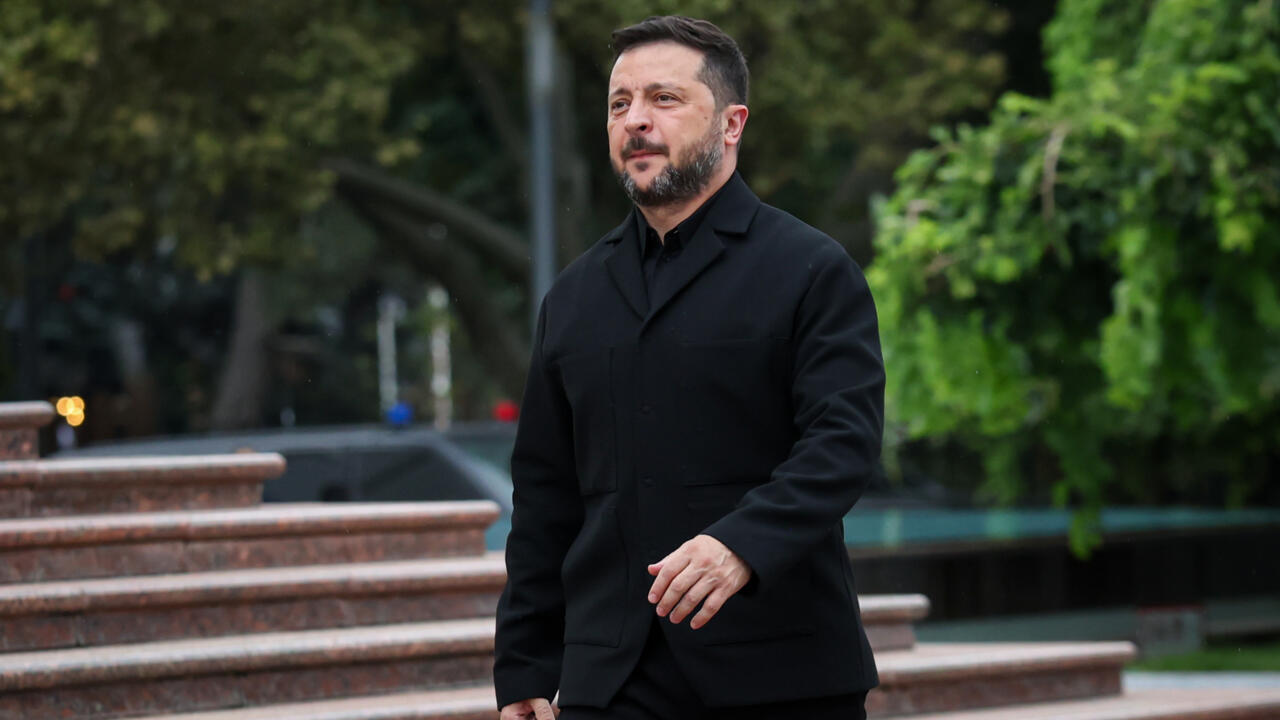 Zelensky says Ukraine ready to de-escalate if Russia halts strikes