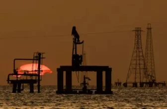 Oil Hovers Near Six-month High with Nuclear Talks and US Tariffs in Focus