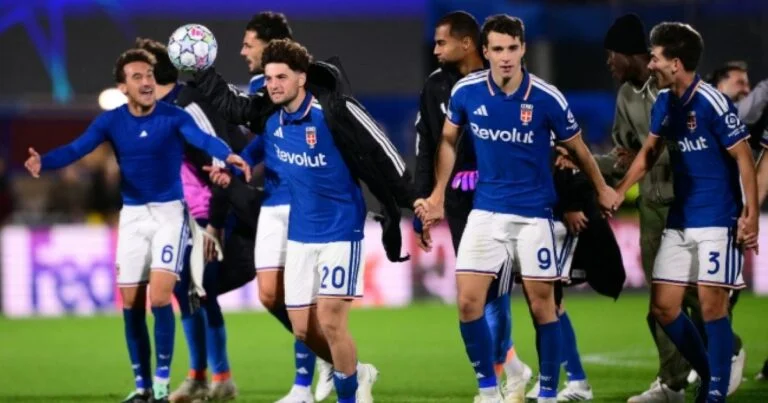 Como Humiliate Struggling Manchester United In Champions League Clash