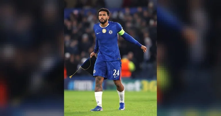 Chelsea walking around without a front-of-shirt sponsor